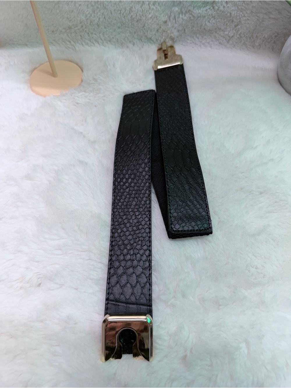 Twist Gold Buckle Ladies Black Stretchable Fitted Waist Crocodile Print Belt 🐊 - Picture 5 of 5